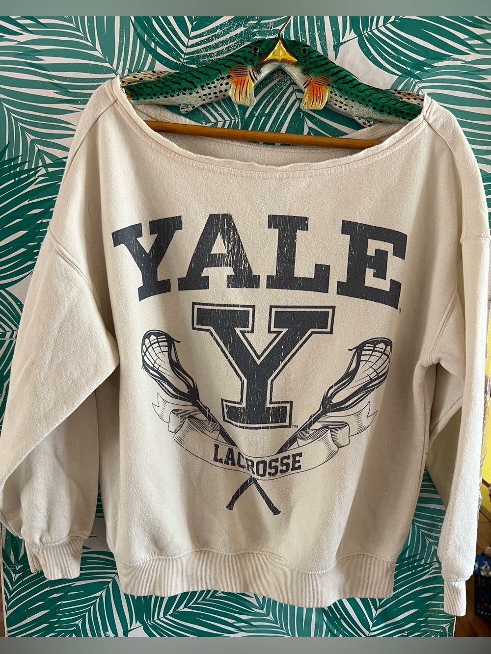 Yale University Lacrosse Cream Sweatshirt off shoulder sz S Official gear